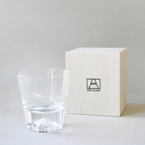 A clear glass with a sculpted Mt. Fuji design at the bottom, presented inside a wooden box. – view 5