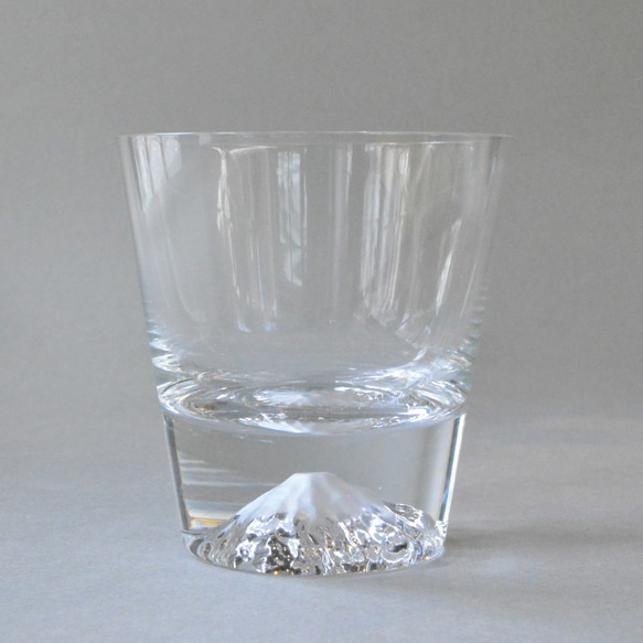A clear glass with a sculpted Mt. Fuji design at the bottom, presented inside a wooden box. – view 3