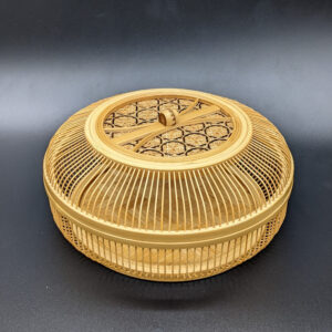 A round woven bamboo confectionery container with a natural bamboo root knob lid, showcasing delicate Suruga bamboo weaving techniques.