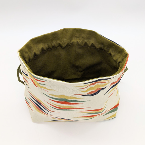 A rectangular hand-woven Suruga bamboo basket bag with a red leather handle and a vintage white silk drawstring inner pouch featuring a mist pattern – view 8